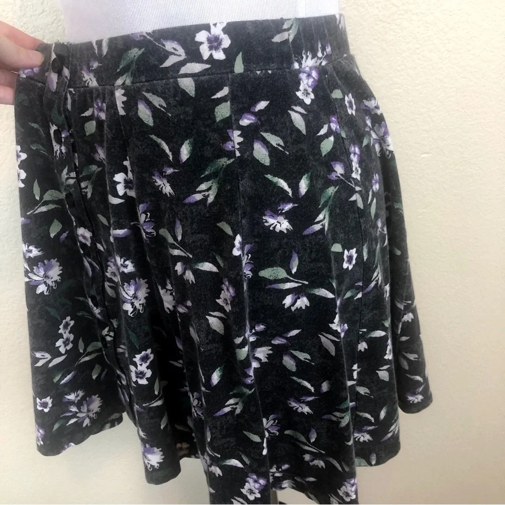 SOLD American Eagle Black Floral Circle Skater Skirt - Picture 6 of 9